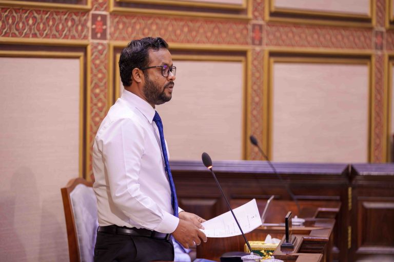 ރަކީދޫން މީހުން ބަދަލުކުރުން ލަސްވަނީ އަދިވެސް އެންމެން އެއްބަސްނުވާތީ: މުއްތޮލިބް
