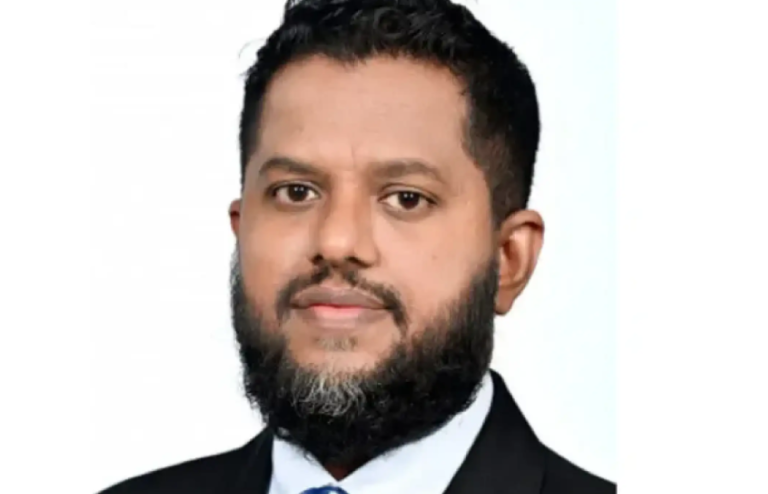 ފްލެޓާއި ގޯތި ދޭނެކަމަށް ބުނެ ފައިސާ ފޭރުނު ފިޝަރީޒްގެ ނައިބު ވަޒީރު މަޤާމުން ވަކިކޮށްފި