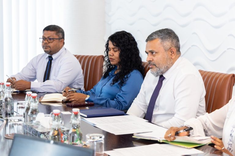 ޓްރާންސްފޯމް ޕްރޮޖެކްޓާ ގުޅޭގޮތުން ވޯލްޑް ބޭންކުގެ ކަންޓްރީ މެނޭޖަރާއި ވަޒީރު ޝިޔާމް މަޝްވަރާކުރައްވައިފި