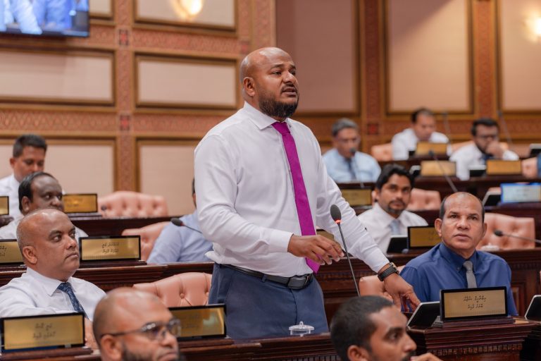 އެމްޑީޕީ ވެރިކަމުގައި ފަޅުރަށްތައް އޮތީ ހިތުހުރި ގޮތަށް ބަހާލާފަ: އެމްޕީ ޝުޖާއު
