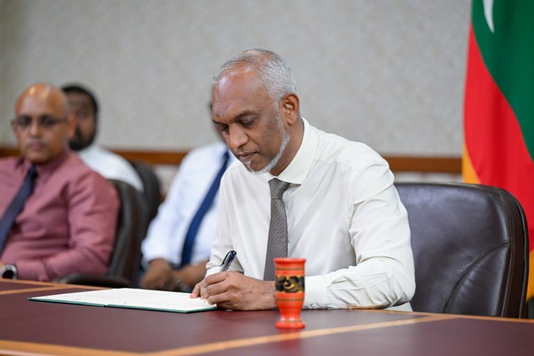 މަޖިލީހުން ފާސްކުރި 7 ބިލެއް ރައީސް ތަސްދީގުކުރައްވައިފި
