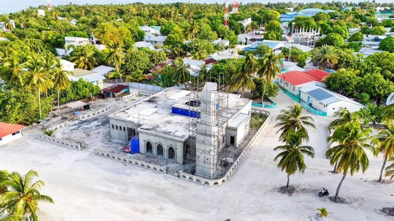 ނިލަންދޫގައި ބިނާކުރާ އައު މިސްކިތުގެ މަސައްކަތުގެ ބޮޑު ބައެއް ނިންމާލައިފި