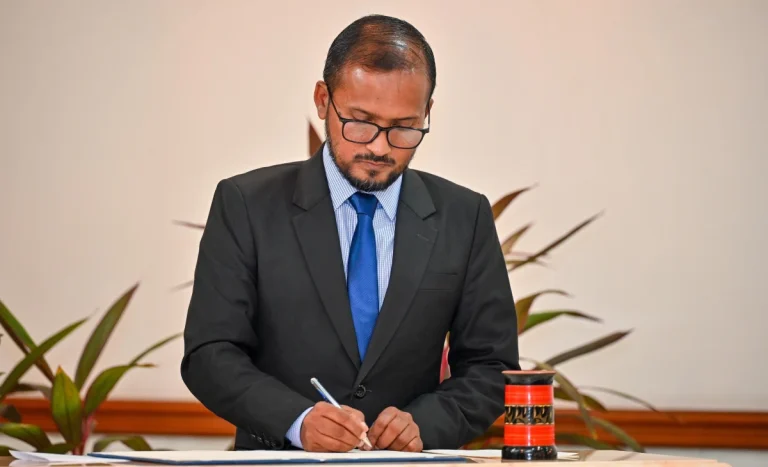 ހައިކޯޓުގެ ފަނޑިޔާރު މާހިރު ރިޓަޔާކުރައްވަނީ