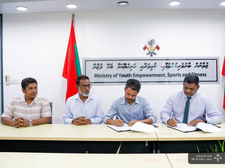 ތިން ރަށެއްގެ ހޭންޑް ބޯލް ކޯޓު އެޅުމަށް ކުންފުންޏަކާ ހަވާލުކޮށްފި
