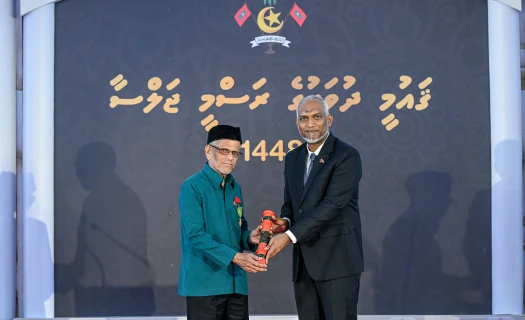 ‘ނިޝާން ދިޔަމިގިލީގެ ޝަރަފު’ ކަށިމާ ޝާކިރަށް އަރުވައިފި