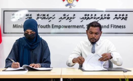 މާމެންދޫ ފުޓްސަލް ދަނޑު ހެދުމުގެ މަޝްރޫޢުގެ އެއްބަސްވުމުގައި ސޮއިކޮށްފި