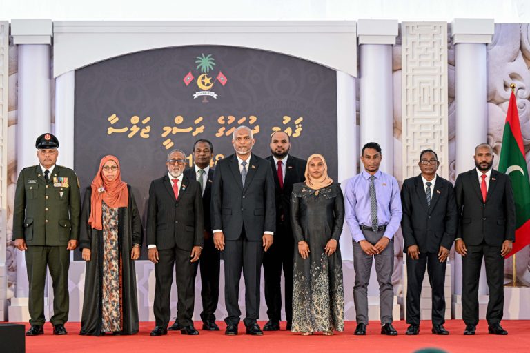 ހަތް ފަރުދަކަށާއި ކުންފުންޏަކަށް ހިތްވަރު ދިނުމުގެ ގައުމީ އިނާމު ދެއްވައިފި