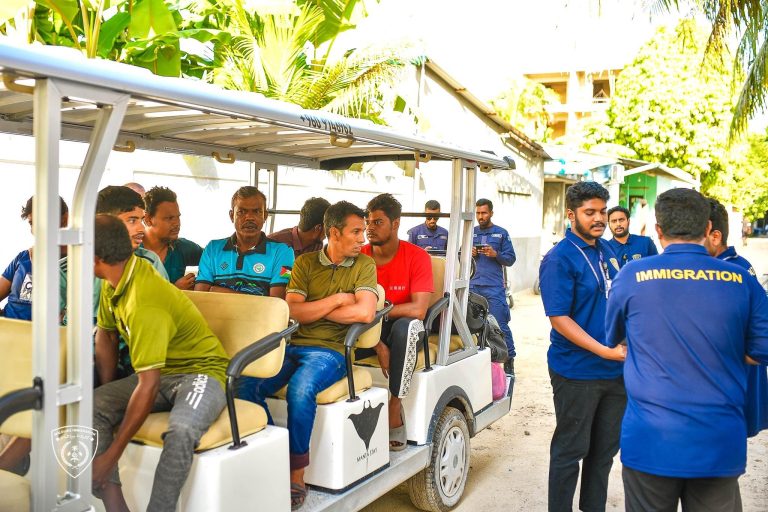 ތޮއްޑޫގައި ޤަވާއިދާ ޚިލާފަށް އުޅެމުންދިޔަ 107 ބިދޭސީއަކު ހައްޔަރުކޮށްފި