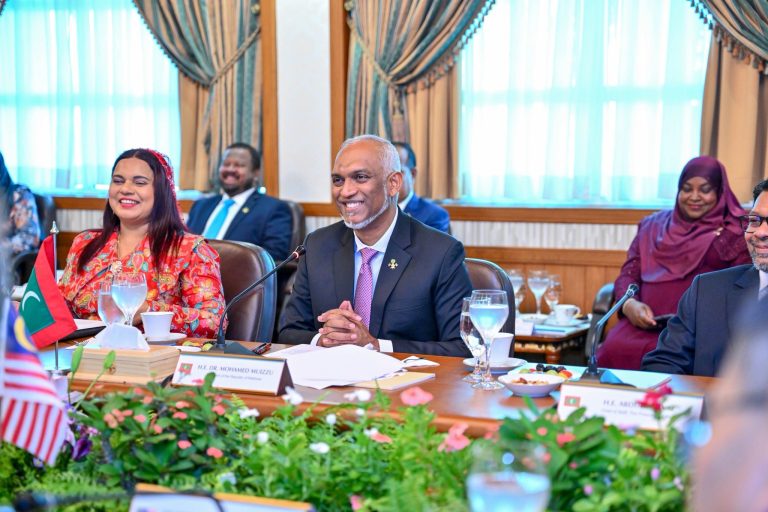 މެލޭޝިއާ އެކު ވިޔަފާރީގެ މަސައްކަތް ފެށުމަށް ނިންމައިފި