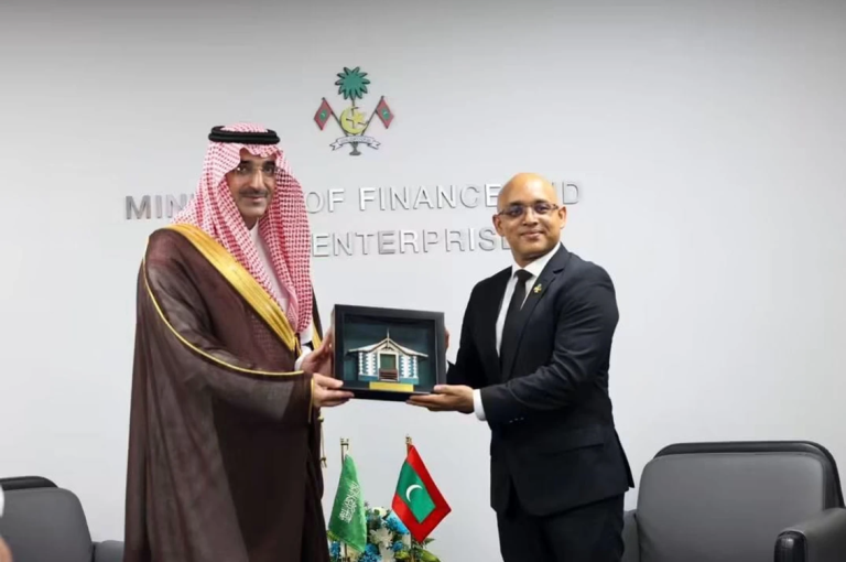 އުމްރާނީ އެކި މަޝްރޫއުތަކަށް ފައިނޭންސިން ހޯދަން ސައުދީ ފަންޑުގެ ސީއީއޯއާއެކު މަޝްވަރާކޮށްފި