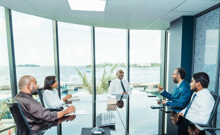 ޙަލާލު ޓޫރިޒަމް ތަޢާރަފުކޮށް ފުޅާކުރުމަށް މުހިންމު މަޝްވަރާތަކެއް ކުރިއަށްގެންގޮސްފި