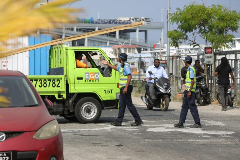 ދަތުރުފަތުރުގެ އައު ޤާނޫނަށް އަމަލުކުރަން ފަށައިފި