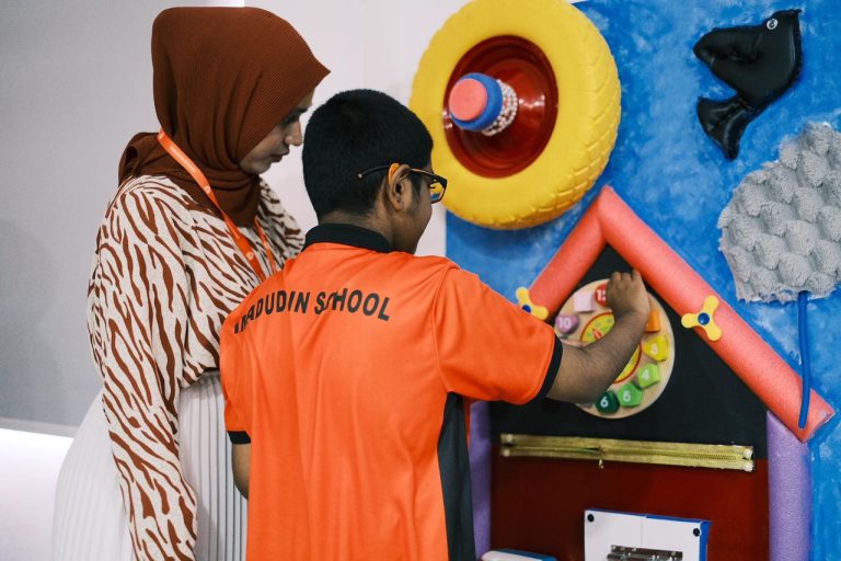 “ހޯމް-ސްކޫލިންގ” ތައާރަފްކުރަން ބިލެއް މަޖިލީހަށް ހުށަހަޅައިފި