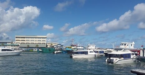 ވިލިމާލެއާ ދިމާ ބޭރުން ލޯންޗަކާއި ދޯންޏެއްޖެހި އެކްސިޑެންޓެއް ހިނގައިފި
