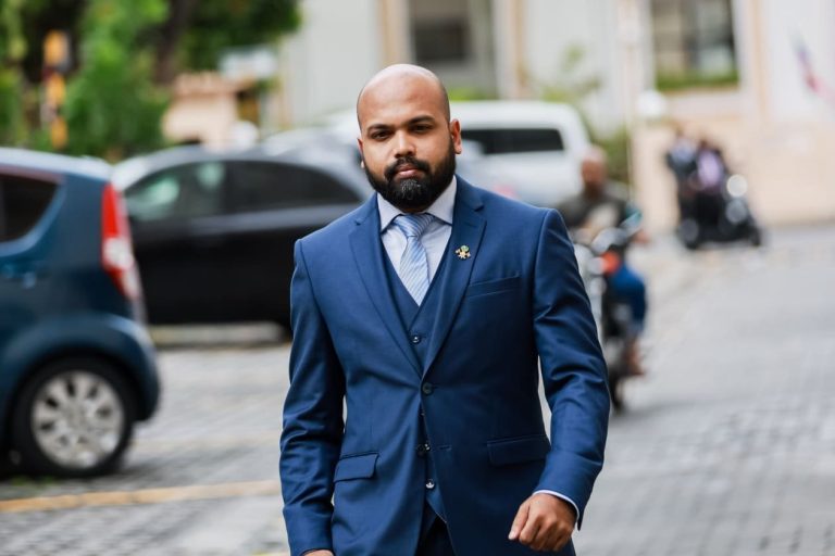 އިދިކޮޅުން ކިތަންމެ ގޭމެއް ކުޅުނަސް ޑޮލަރު މައްސަލަ މި ސަރުކާރުން ހައްލުކުރާނެ: ފޭދޫ އުތުރު މެމްބަރު