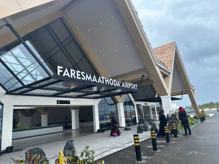 ފަރެސްމާތޮޑާ އެއަރޕޯޓަށް މުވައްޒަފުން ހޯދަނީ
