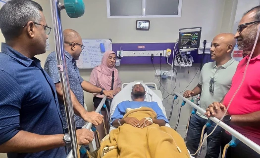 އެކްސިޑެންޓުގައި އަނިޔާވި ފުލުސްމީހާއަށް ވަޒީރު އިހުސާން ހިތްވަރުދެއްވައިފި